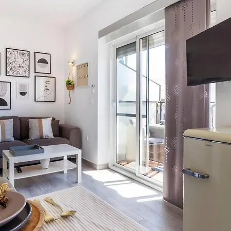 Pink Vistalegre - Winter By The Sea *